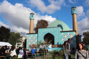 Imam Ali Moschee, auch blaue Moschee genannt, in Hamburg am Tag der offenen Moschee